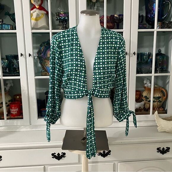 Tie-Front Green White Blue Crop Top  Sz Small  Lulus - Picture 1 of 9